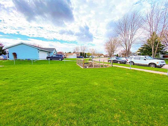 2nd image of 2207 Cottonwood Dr