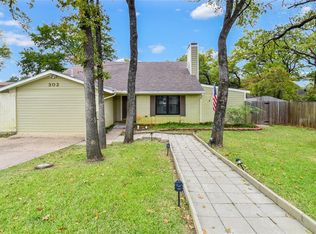 302 Shelmar Dr, Euless, TX 76039
