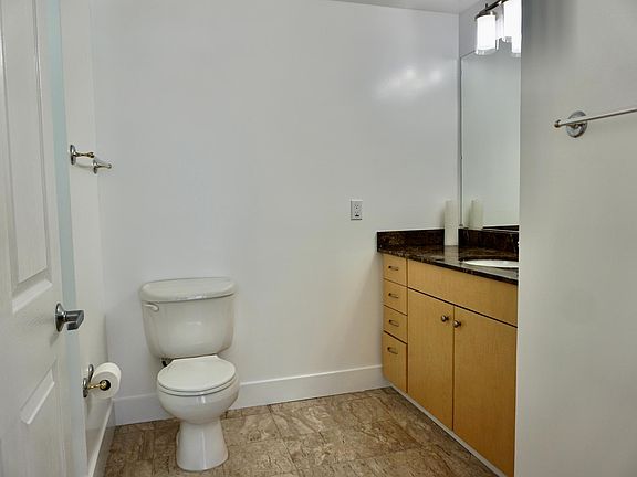 5th image of 140 S Van Ness Ave Unit 640