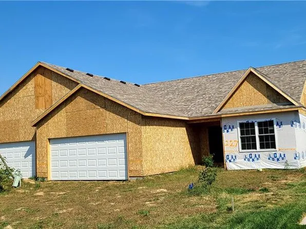 227 Kierra Ln, Swanton, OH 43558