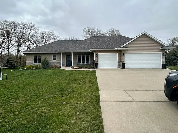 1008 Tanglewood Dr, Manchester, IA 52057