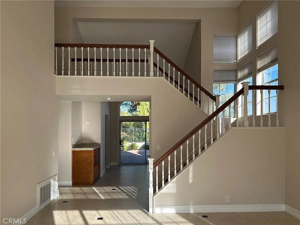 3 bed, 2.5 bath, 1904 sqft, $4,900 — Photo 3