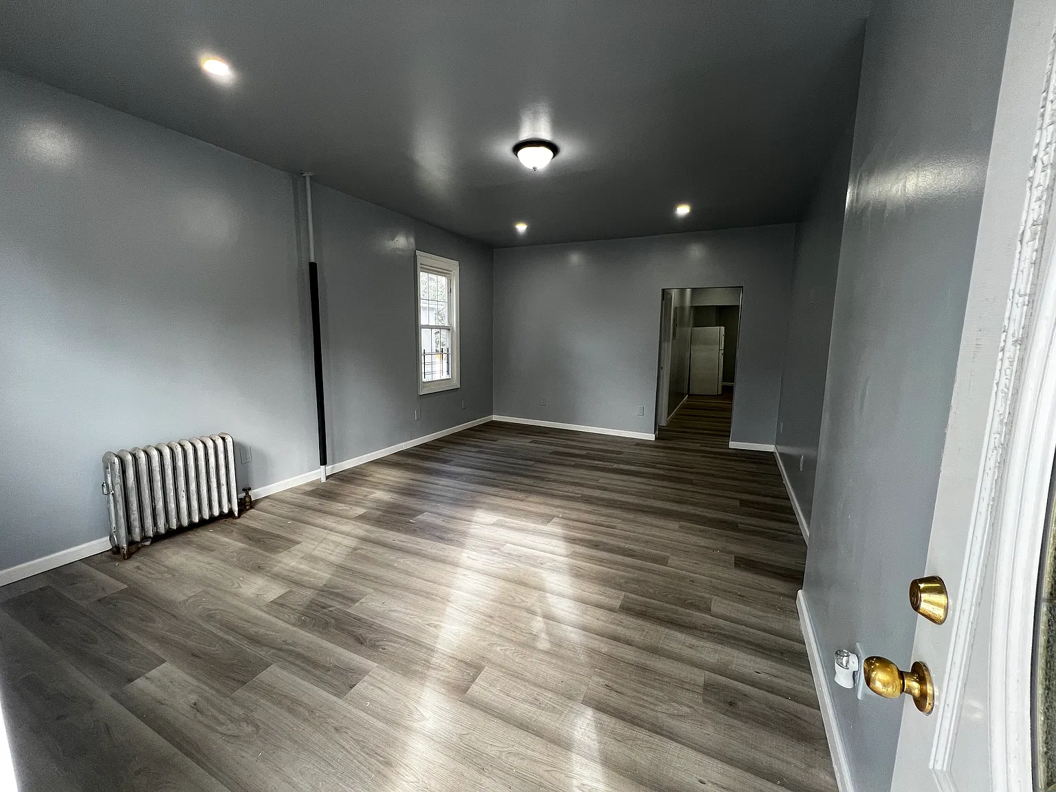 3 bed, 1.5 bath, 964 sqft, $3,532 — Photo 2