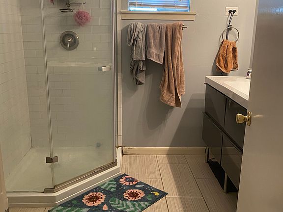 5th image of 4910 Grover Ave APT B