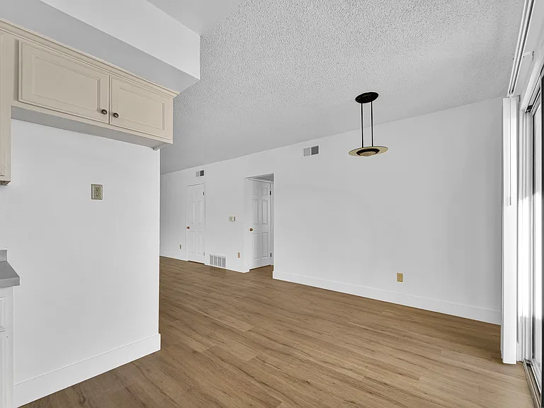 4320 Mammoth Ave #209 — Photo 23