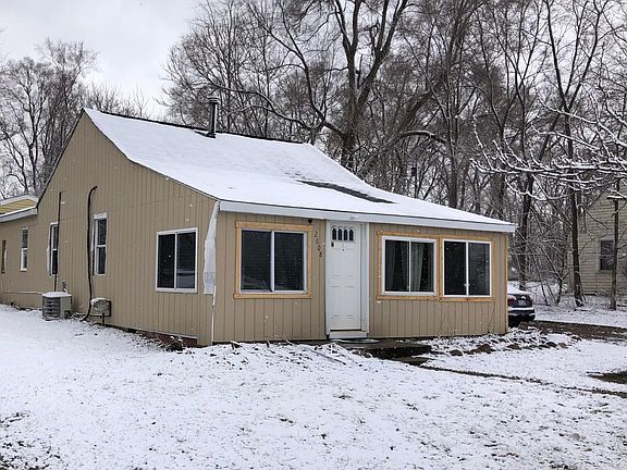 5th image of 2608 Lapeer Rd