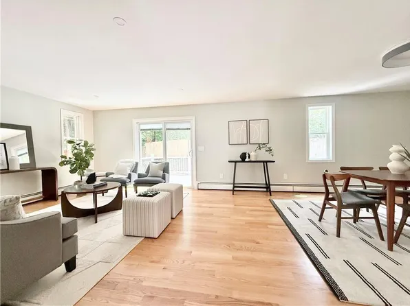 7 Simmons Rd, Barrington, RI 02806