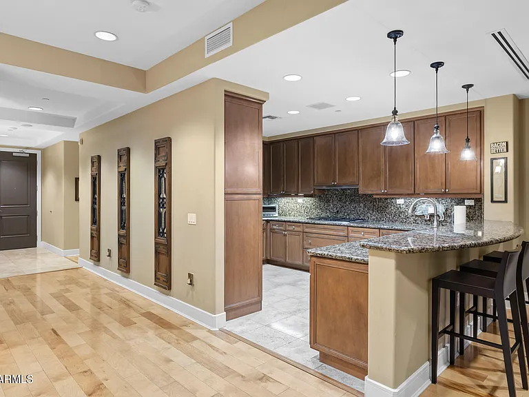 2211 E Camelback Rd #207 — Photo 12