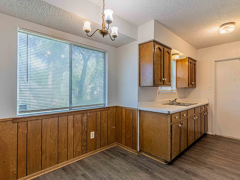 4910 Tennyson Dr — Photo 8