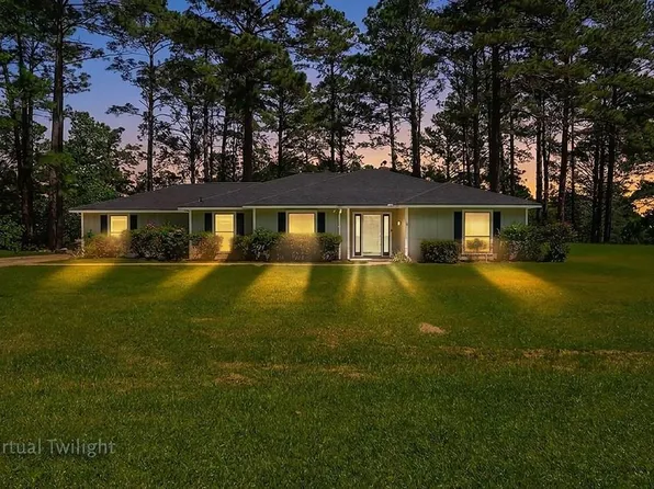 329 Broadmoor Dr, Brookeland, TX 75931