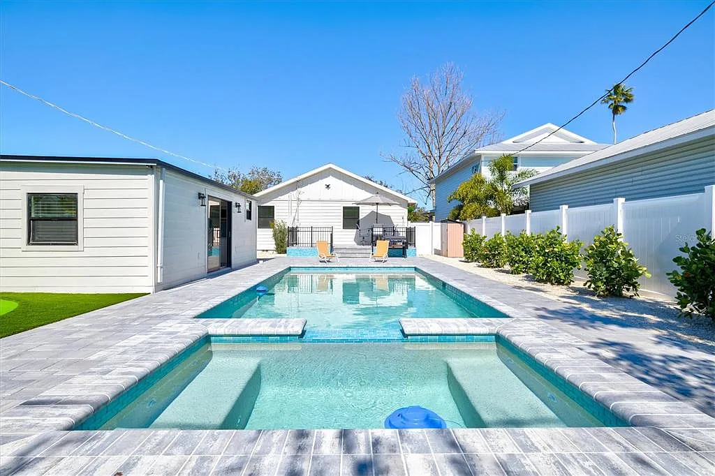 3 bed, 3.0 bath, 1200 sqft, $9,750 — Photo 3