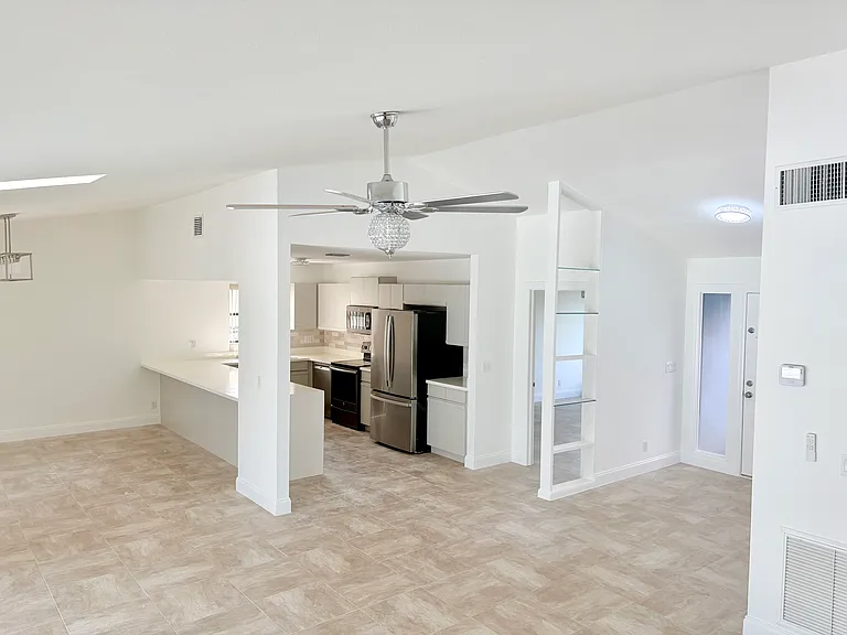1128 Rainwood Cir — Photo 4