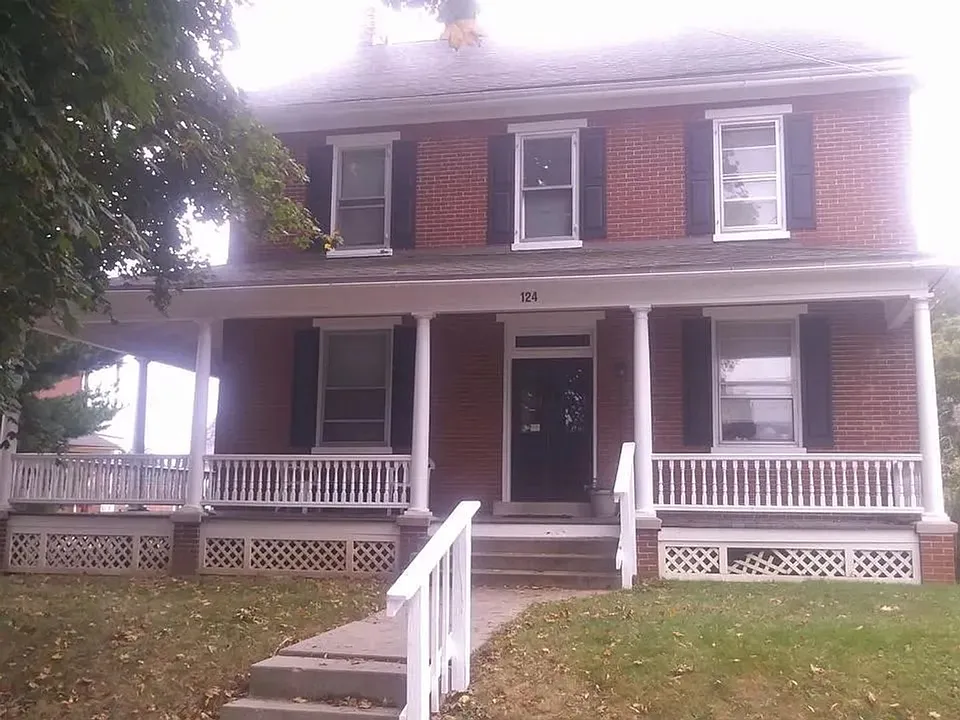 124 E Main St