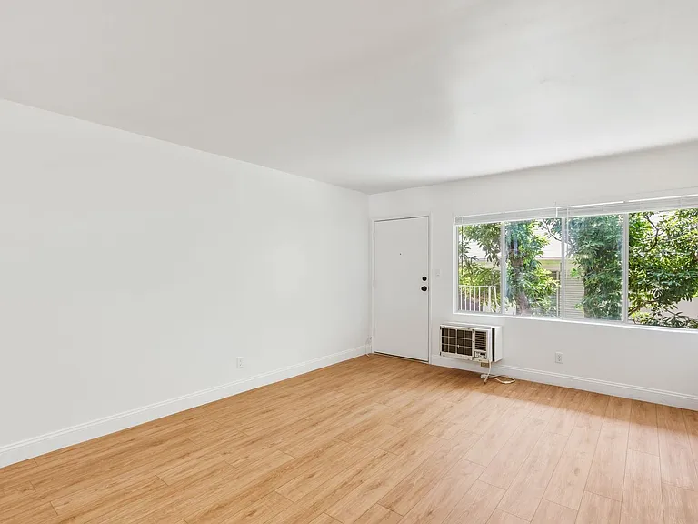 Montrose Residences — Photo 3