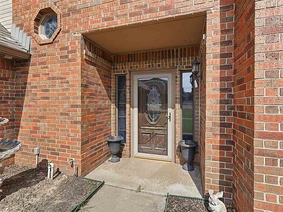 3rd image of 1414 Reveille Dr