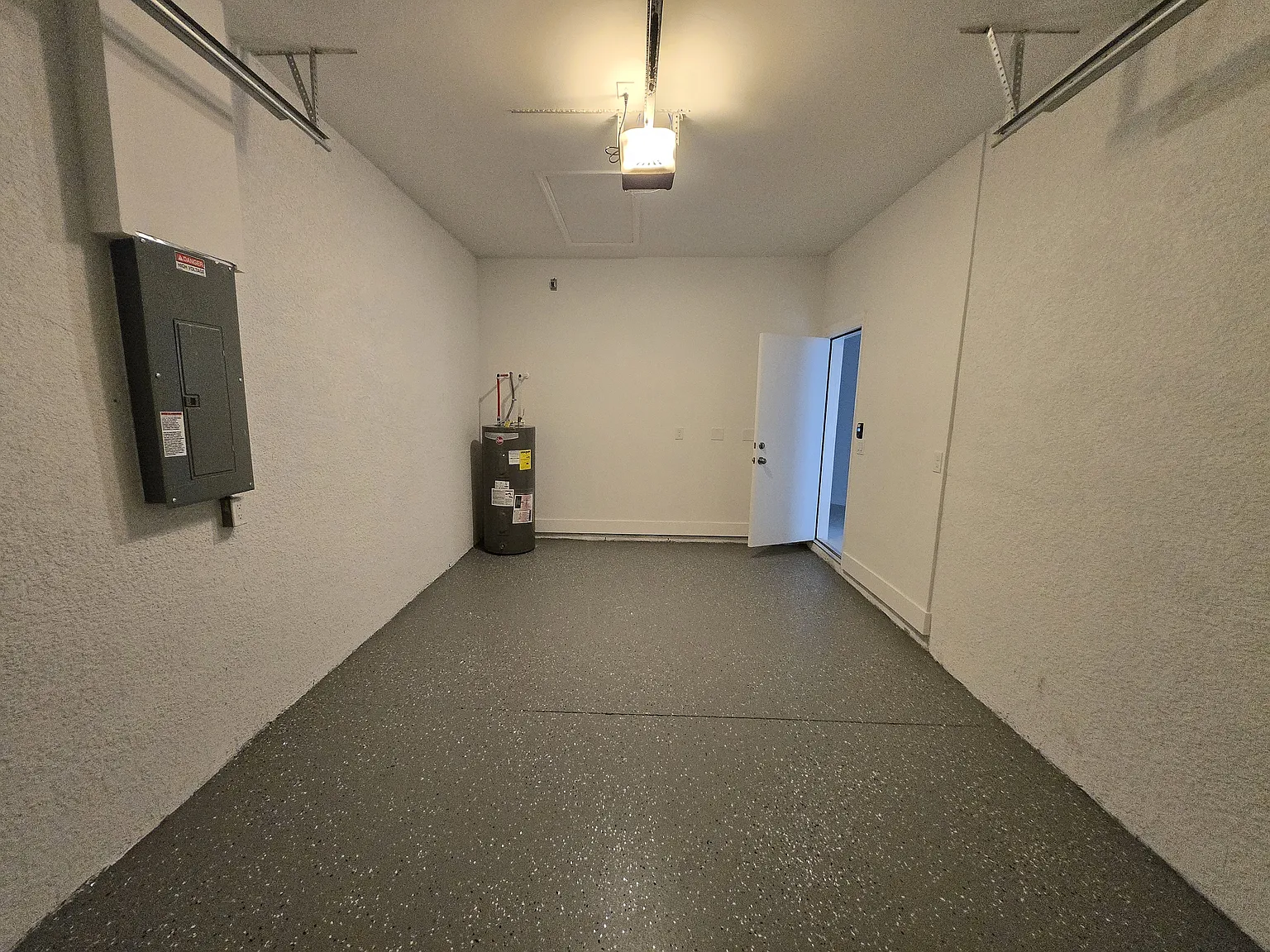 3 bed, 1200 sqft, $1,750 — Photo 2