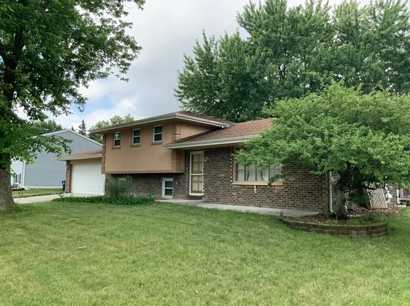 209 Shabbona Dr, Minooka, IL 60447