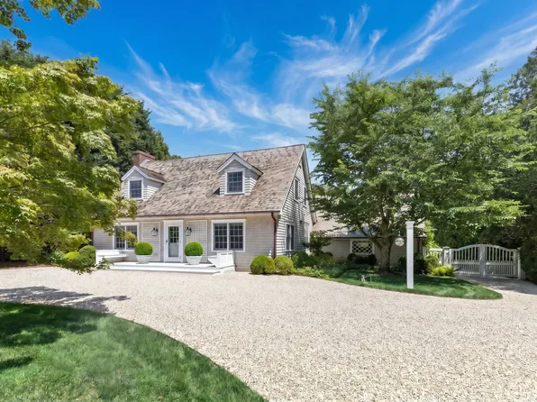 48 Captains Neck Ln, Southampton, NY 11968