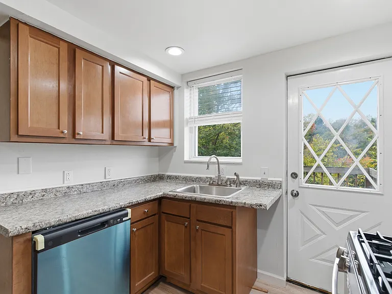 790 Highland Ave — Photo 2