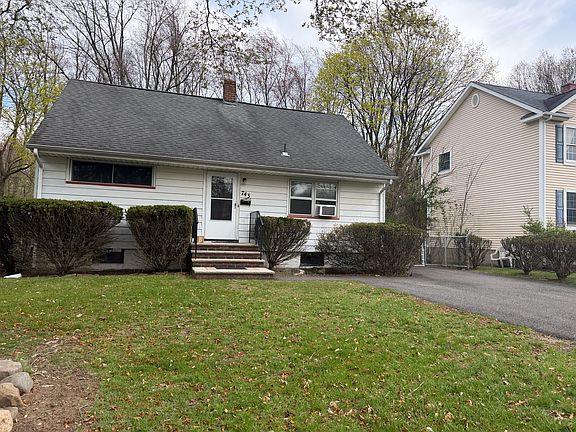 4th image of 743 Newcomb Rd #1