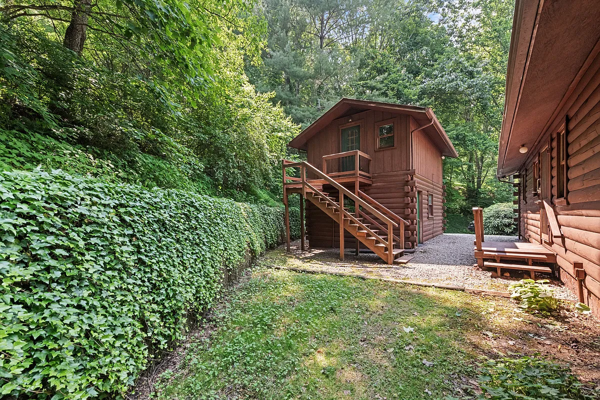 Unattached two-story garage - 693 Mountain Lake Dr