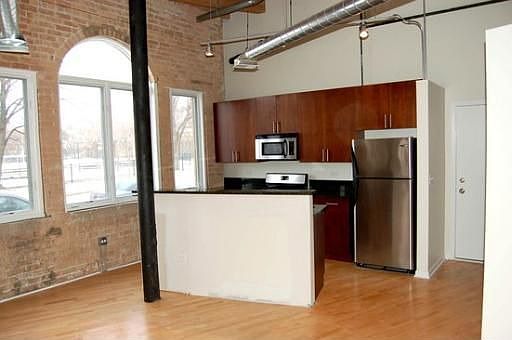 3rd image of 7377 N Rogers Ave APT 103