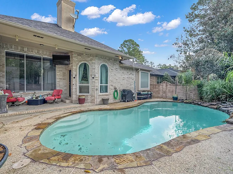 192 Monterrey Rd W — Photo 38