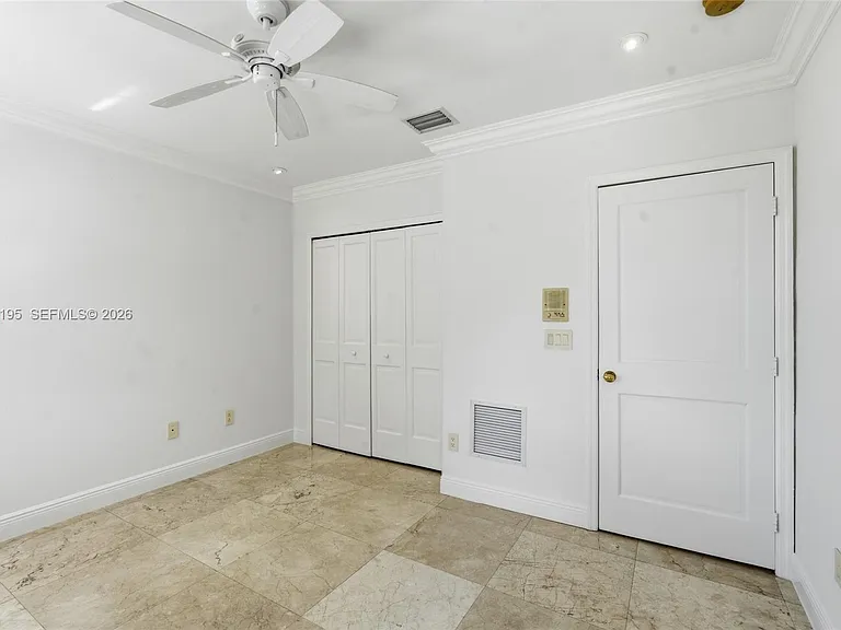 592 Fernwood Rd #B — Photo 24