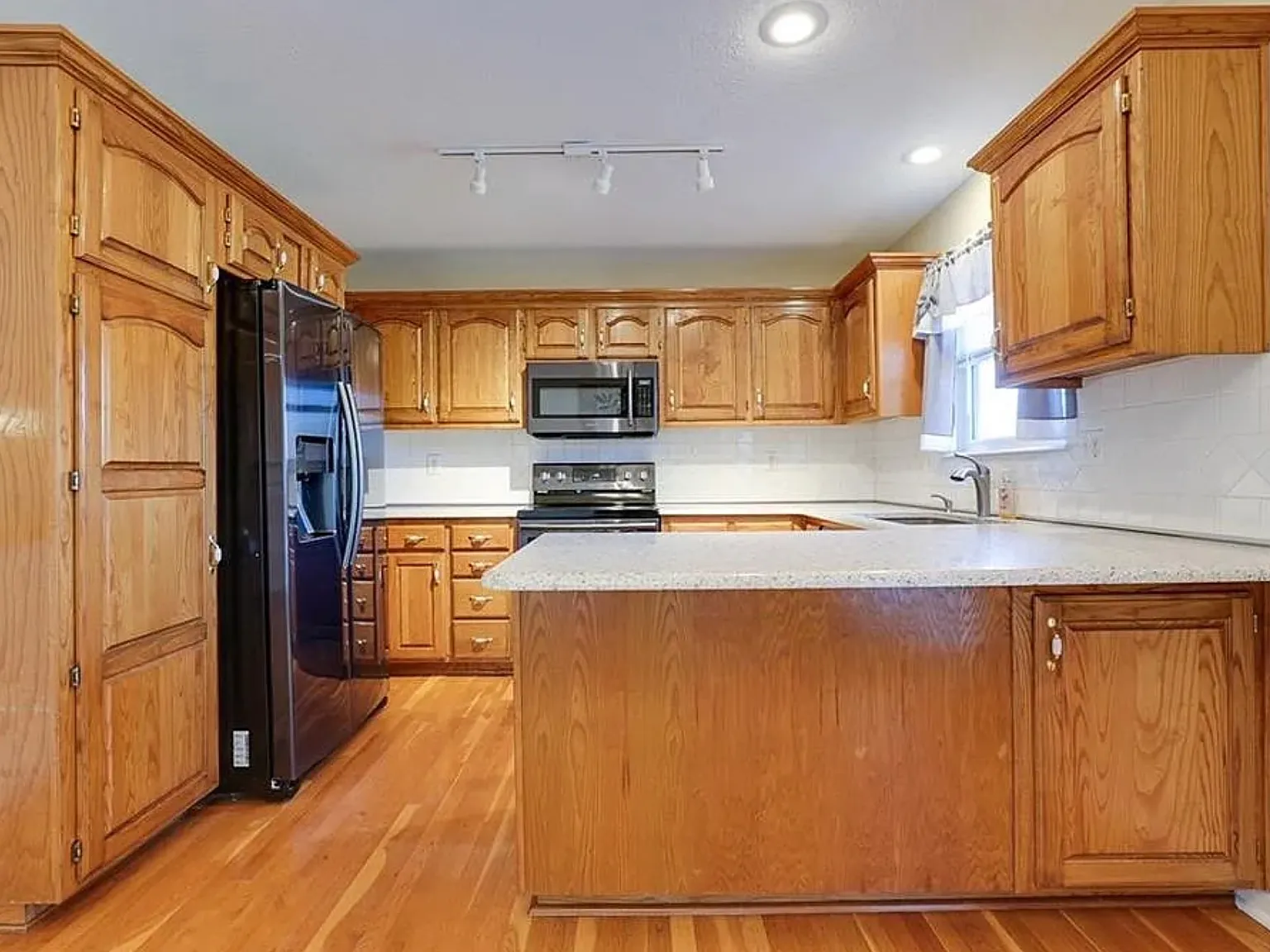 3 bed, 2.5 bath, 2136 sqft, $2,150 — Photo 4