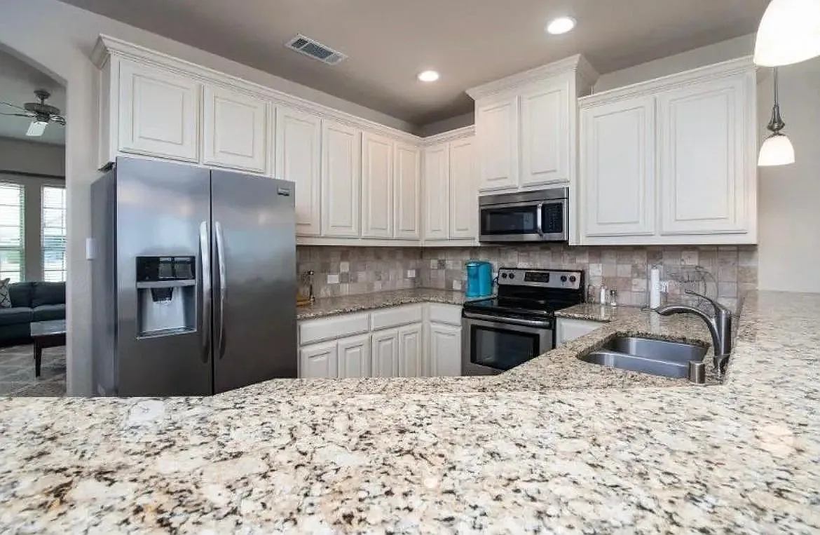 4 bed, 1785 sqft, $2,500 — Photo 3