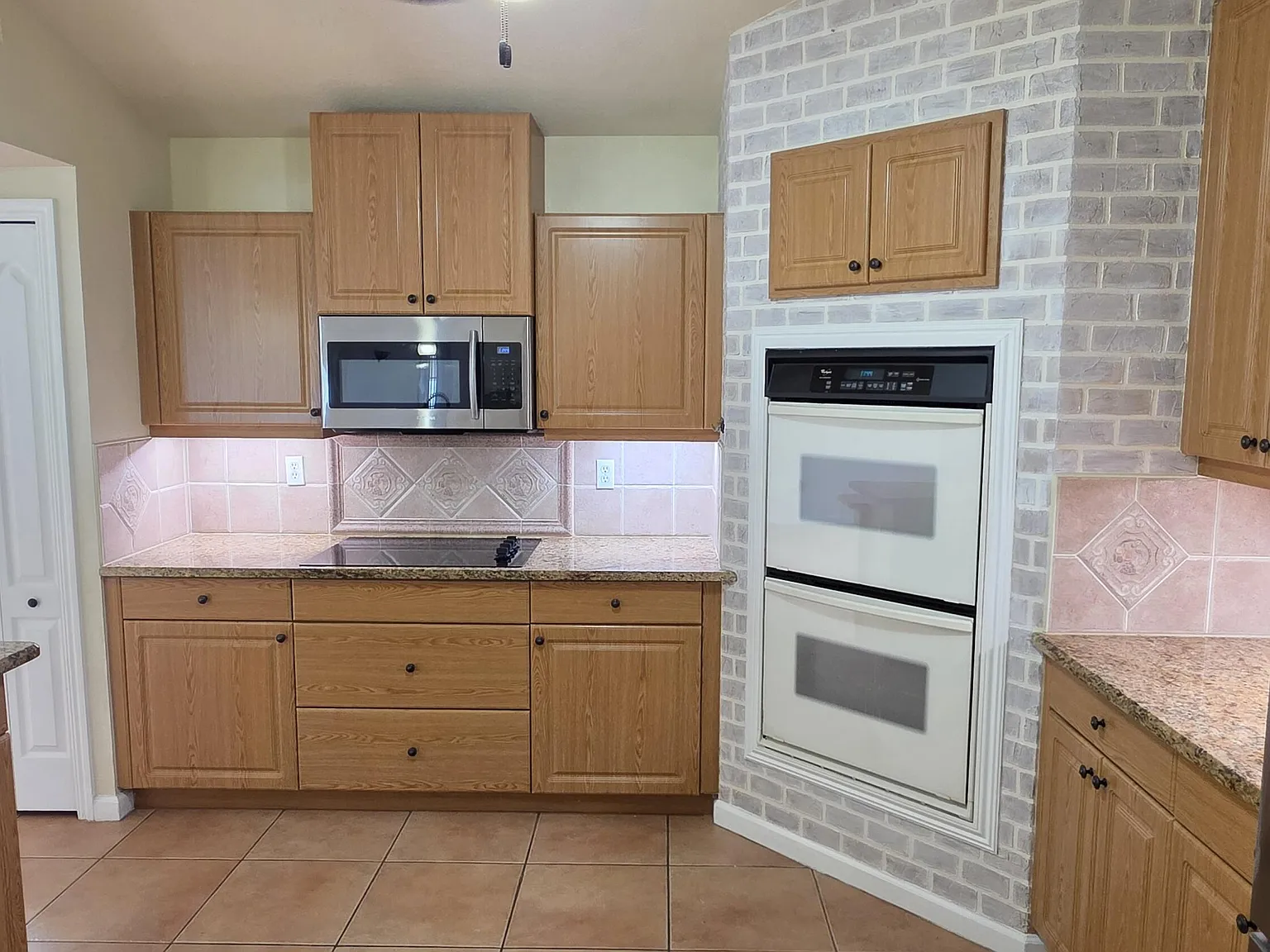 4 bed, 2.0 bath, 2348 sqft, $2,795 — Photo 3