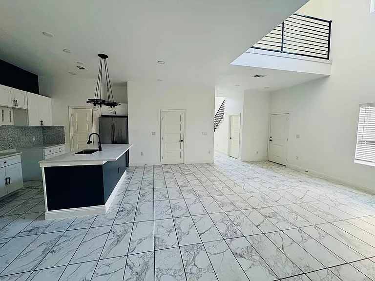 2902 Jim St — Photo 2