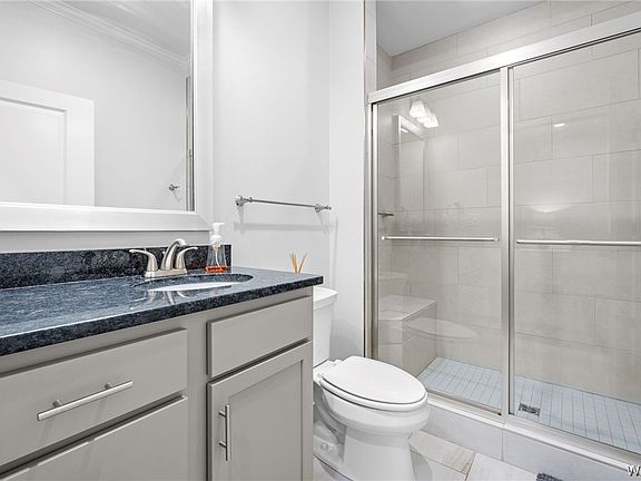 5th image of 511 11th St Unit 105