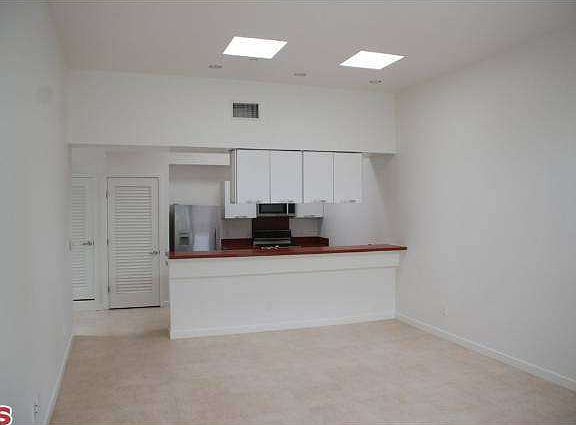 3rd image of 3107 Santa Monica Blvd APT F