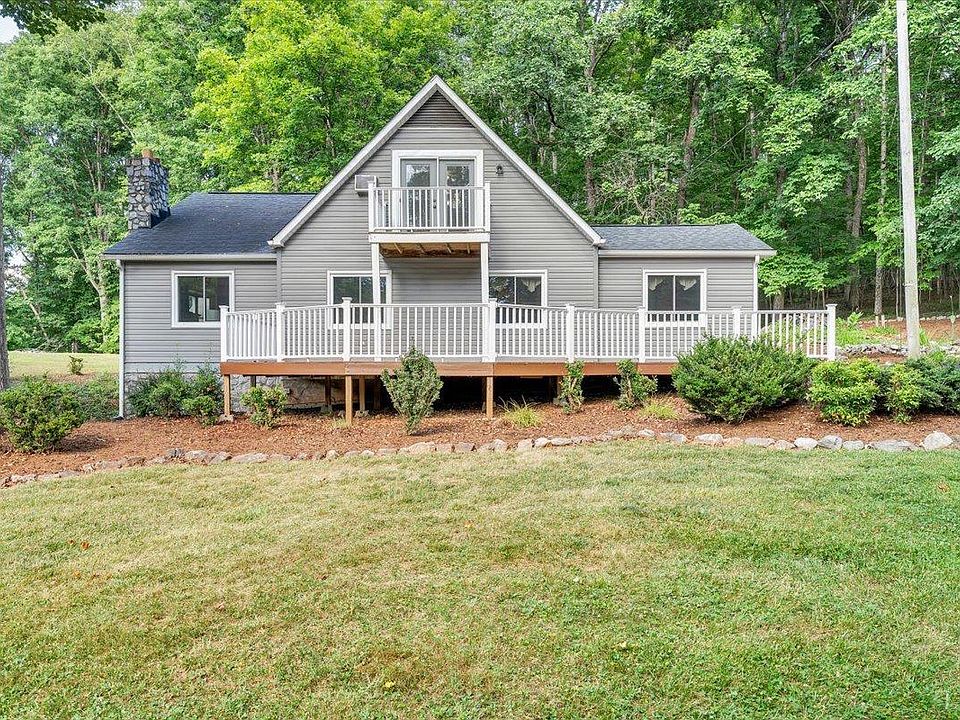 1st image of 105 Windlass Ct