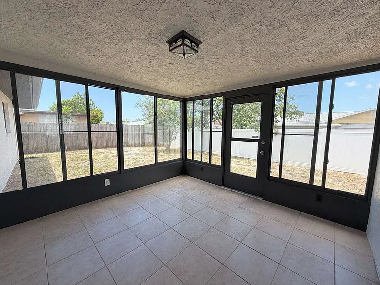 7421 Isle Dr — Photo 20