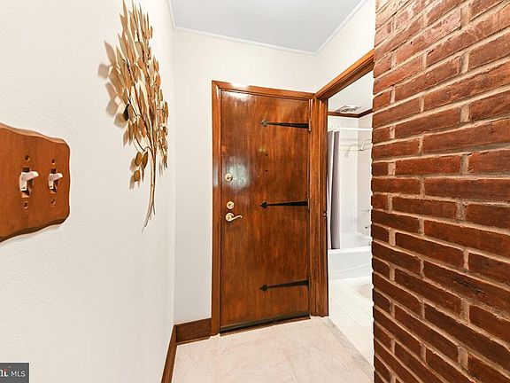 5th image of 281 Northpark Dr