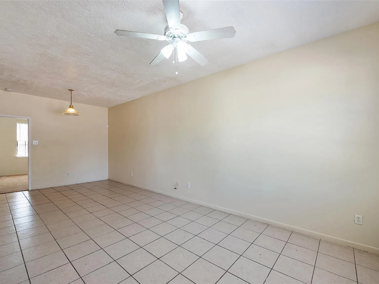 4 bed, 2.5 bath, 1468 sqft, $1,400 — Photo 4