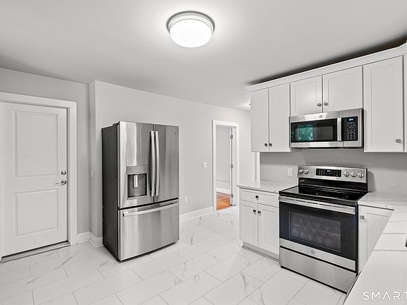 4th image of 324 Washington St #1