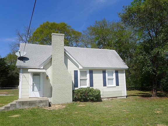 2nd image of 135 Moore Dr