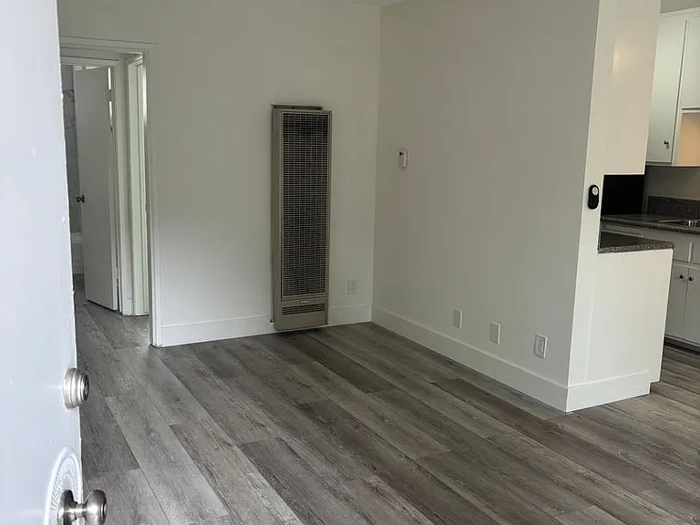 1502 Wellesley Ave — Photo 17