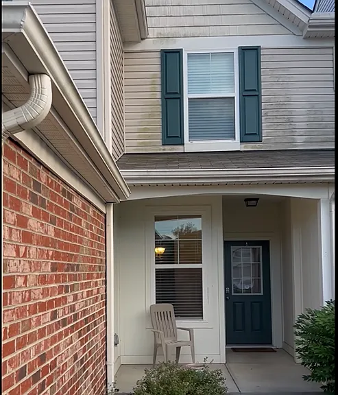 2102 Commons Cir — Photo 18