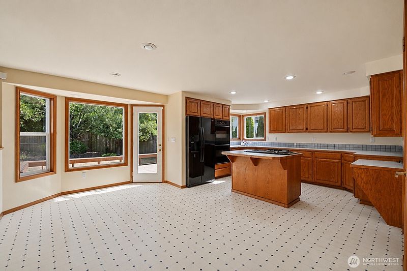 5th image of 544 SW Muzzall Street