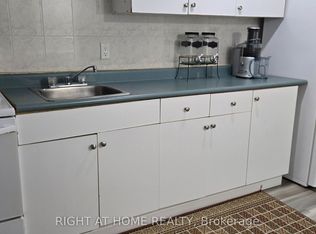 2655 Gananoque Dr #7, Mississauga, ON L5N3A6