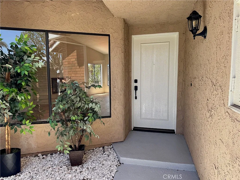 3 bed, 1751 sqft, $5,580 — Photo 3