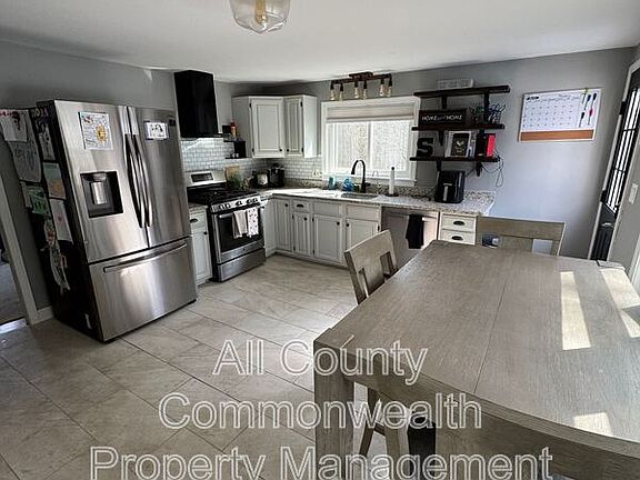 4th image of 26 Tiverton Ave