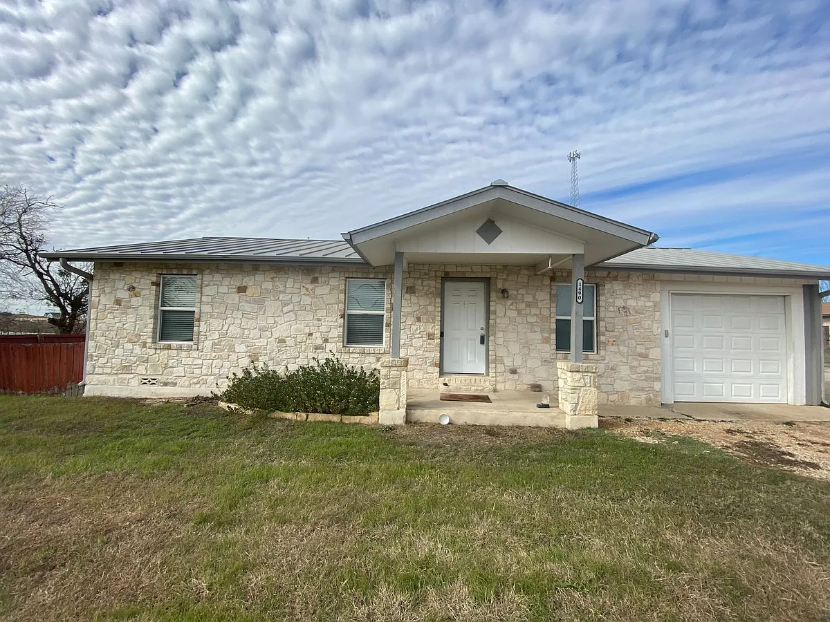 Building Photo - 1490 W Klein Rd