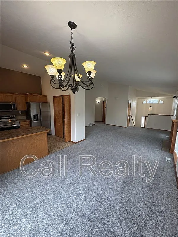 4 bed, 3.0 bath, 2300 sqft, $2,650 — Photo 4