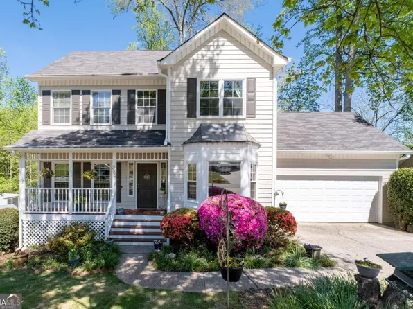 385 Oak Springs Dr, Lawrenceville, GA 30043