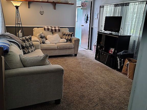 5th image of 192 Tupper Way